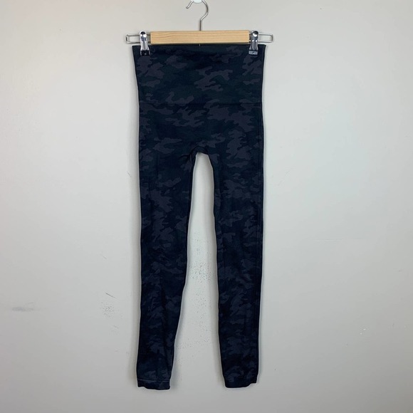 Spanx Seamless Camo Leggings - Size Medium - Picture 1 of 4